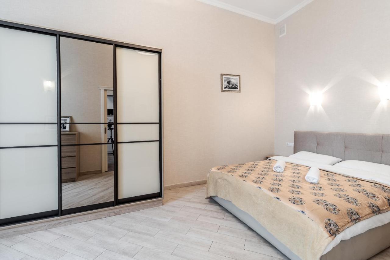 Nikolaj Kopernikus Apartment リヴィウ エクステリア 写真